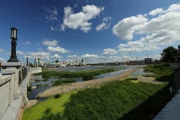 В Челябинске из реки достали пять тысяч кубометров мусорных отходов